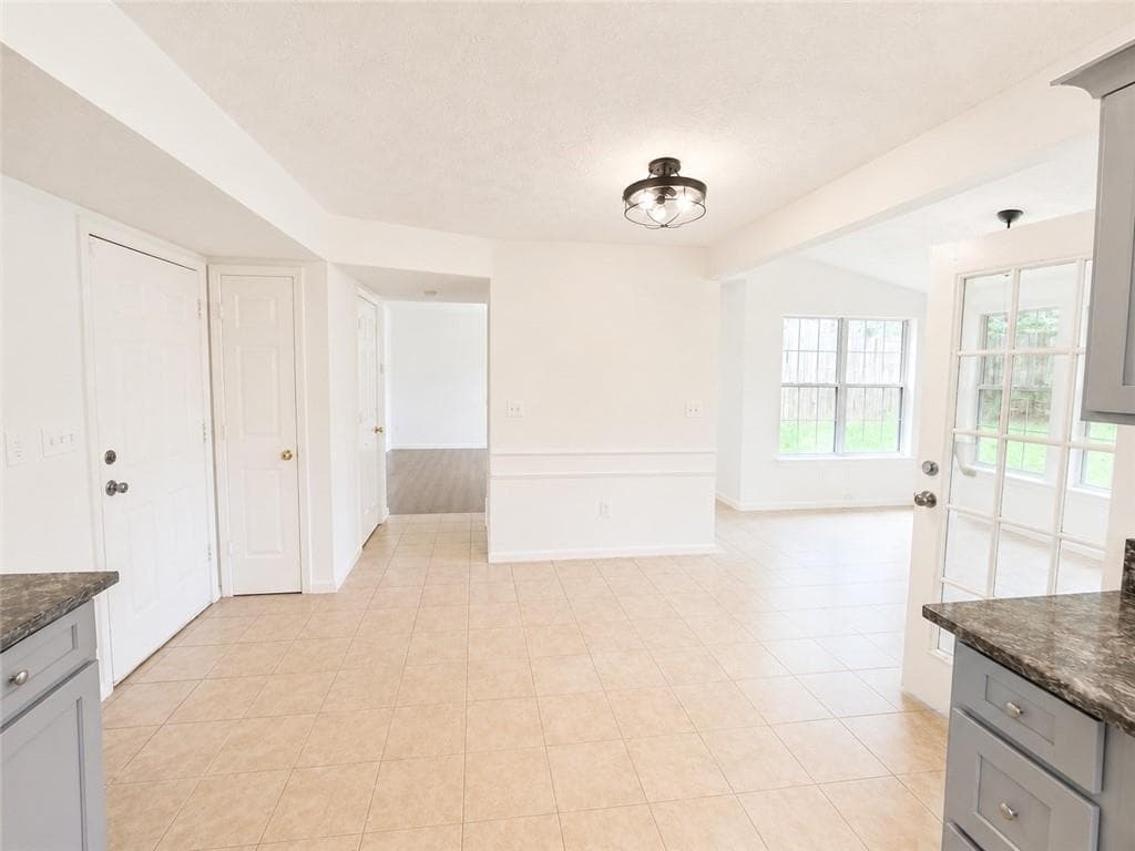 4 bedroom, 3 bathroom, 1,947 sq ft single family residence for rent at 2095 Glynmoore Drive, Lawrenceville, GA 30043 for $2,200 a month — photo 4