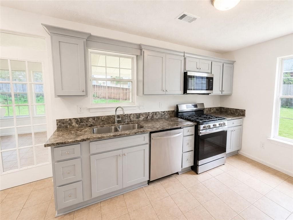 4 bedroom, 3 bathroom, 1,947 sq ft single family residence for rent at 2095 Glynmoore Drive, Lawrenceville, GA 30043 for $2,200 a month — photo 5