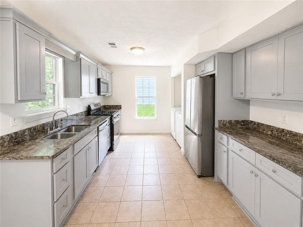 4 bedroom, 3 bathroom, 1,947 sq ft single family residence for rent at 2095 Glynmoore Drive, Lawrenceville, GA 30043 for $2,200 a month — photo 6