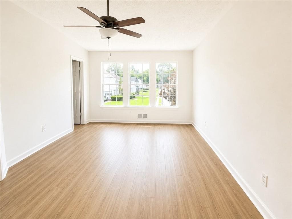 4 bedroom, 3 bathroom, 1,947 sq ft single family residence for rent at 2095 Glynmoore Drive, Lawrenceville, GA 30043 for $2,200 a month — photo 10
