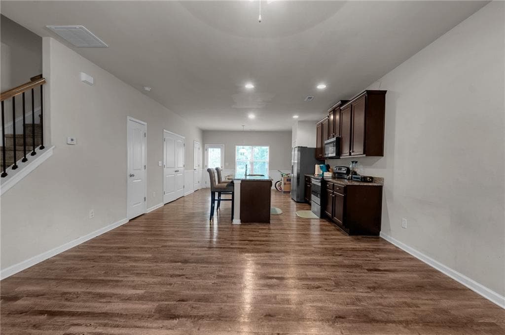 3 bedroom, 3 bathroom, 1,600 sq ft townhouse for sale at 6117 Oakley Road, Union City, GA 30291 — photo 4