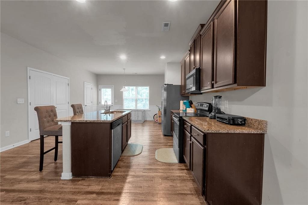 3 bedroom, 3 bathroom, 1,600 sq ft townhouse for sale at 6117 Oakley Road, Union City, GA 30291 — photo 5