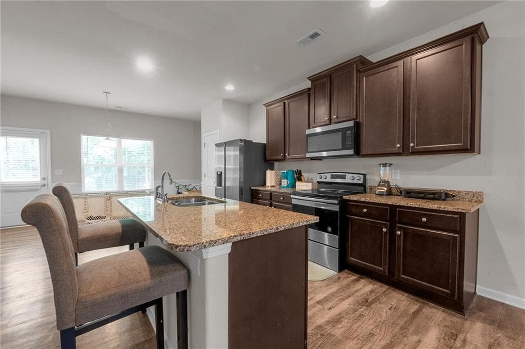 3 bedroom, 3 bathroom, 1,600 sq ft townhouse for sale at 6117 Oakley Road, Union City, GA 30291 — photo 6