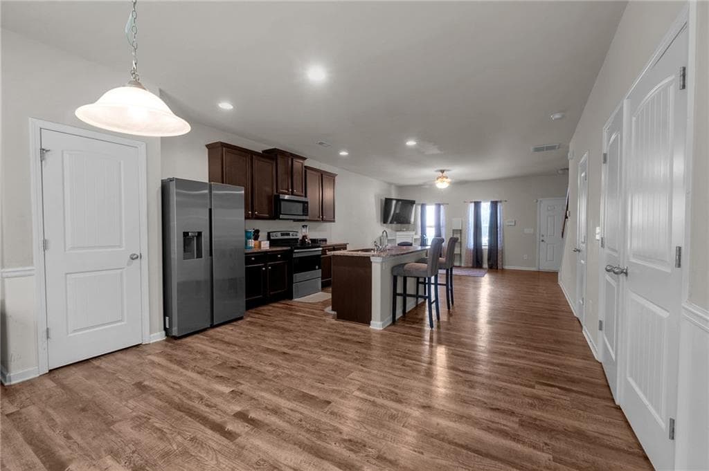 3 bedroom, 3 bathroom, 1,600 sq ft townhouse for sale at 6117 Oakley Road, Union City, GA 30291 — photo 8