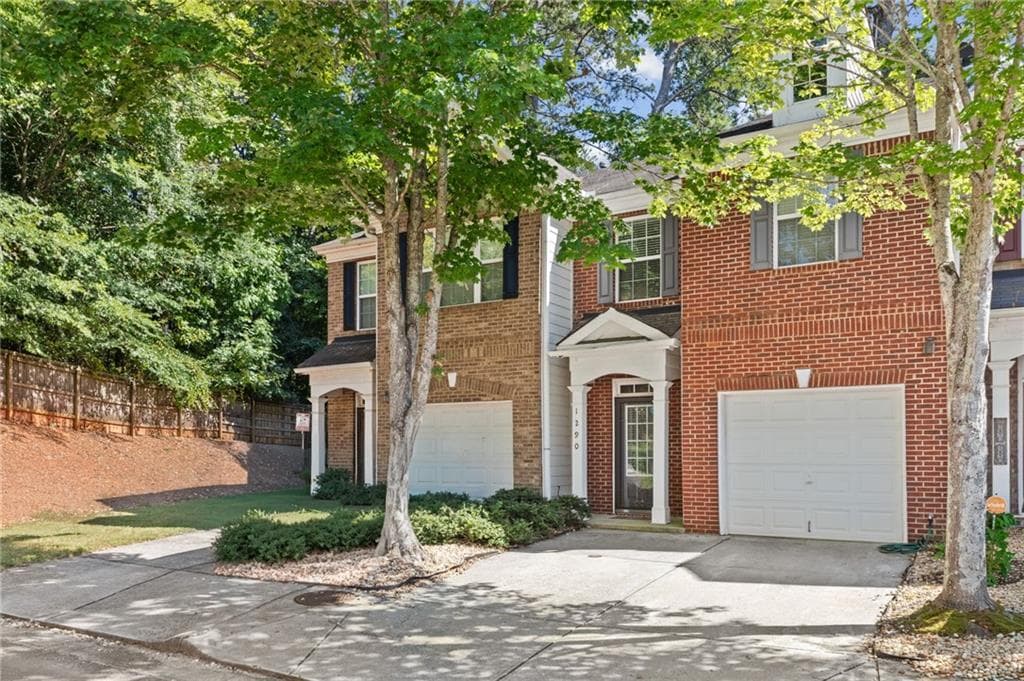 3 bedroom, 3 bathroom, 1,736 sq ft townhouse under contract at 1290 Adcox Square, Stone Mountain, GA 30088 — photo 2