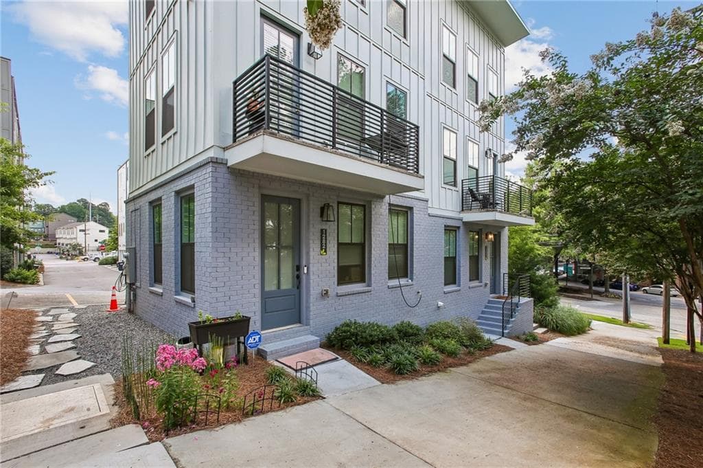 2 bedroom, 2 bathroom, 1,004 sq ft townhouse for sale at 1280 Longreen Terrace, Atlanta, GA 30318 — photo 1 of 26