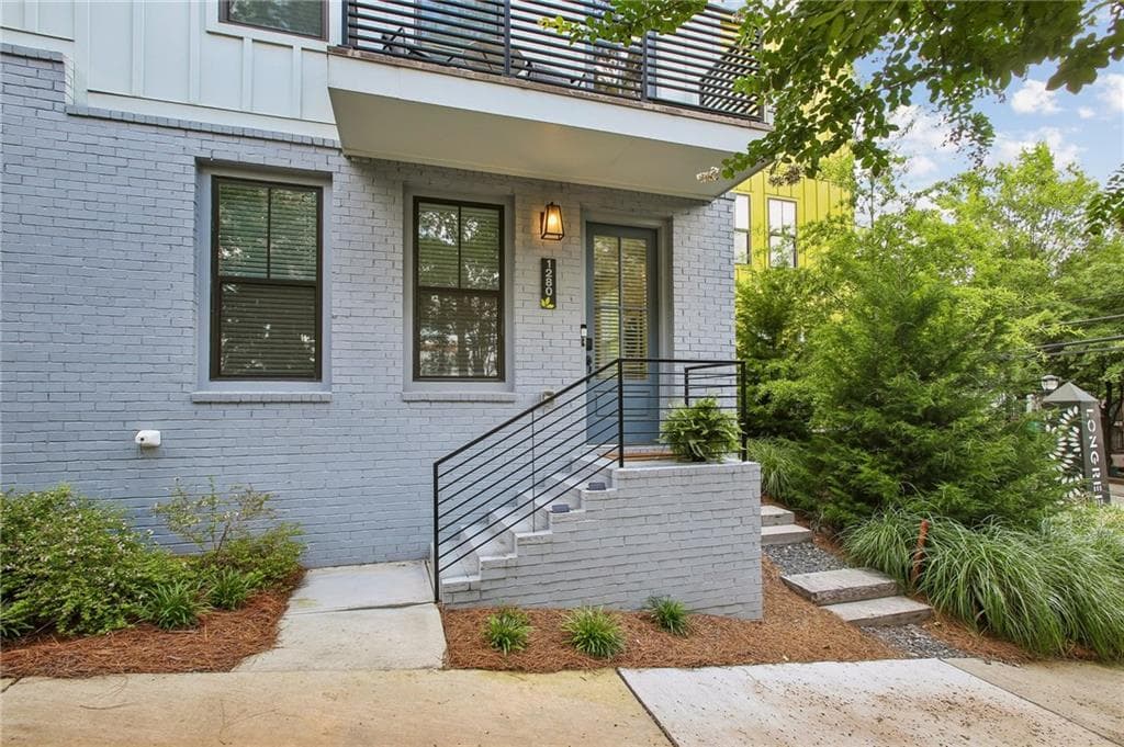 2 bedroom, 2 bathroom, 1,004 sq ft townhouse for sale at 1280 Longreen Terrace, Atlanta, GA 30318 — photo 2