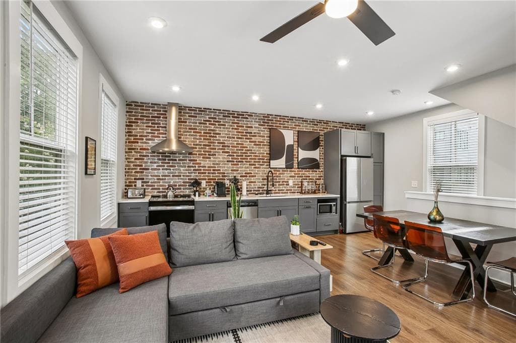 2 bedroom, 2 bathroom, 1,004 sq ft townhouse for sale at 1280 Longreen Terrace, Atlanta, GA 30318 — photo 6