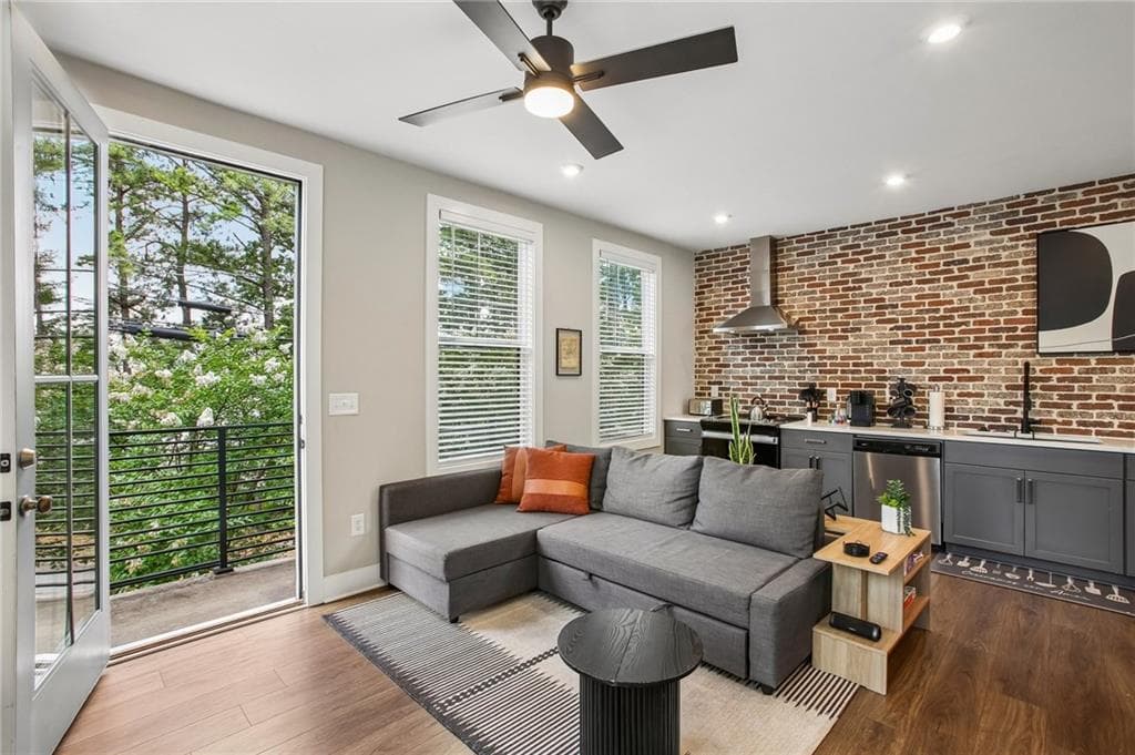 2 bedroom, 2 bathroom, 1,004 sq ft townhouse for sale at 1280 Longreen Terrace, Atlanta, GA 30318 — photo 9