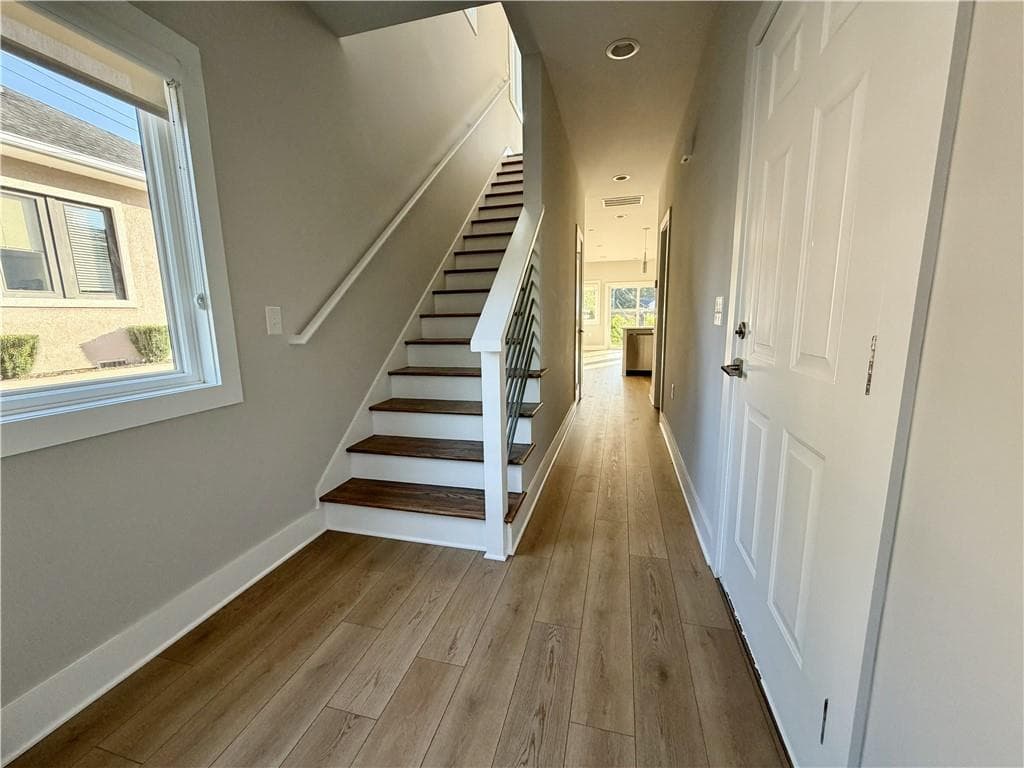 3 bedroom, 3 bathroom, 1,523 sq ft townhouse for sale at 401 Bradford Street Unit #A, Gainesville, GA 30501 — photo 2