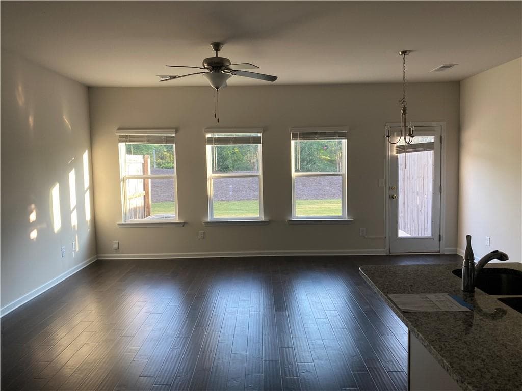 3 bedroom, 3 bathroom, 1,538 sq ft townhouse under contract at 7083 Gladstone Circle, Lithonia, GA 30038 — photo 2