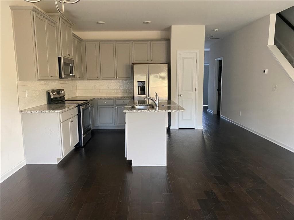 3 bedroom, 3 bathroom, 1,538 sq ft townhouse under contract at 7083 Gladstone Circle, Lithonia, GA 30038 — photo 3