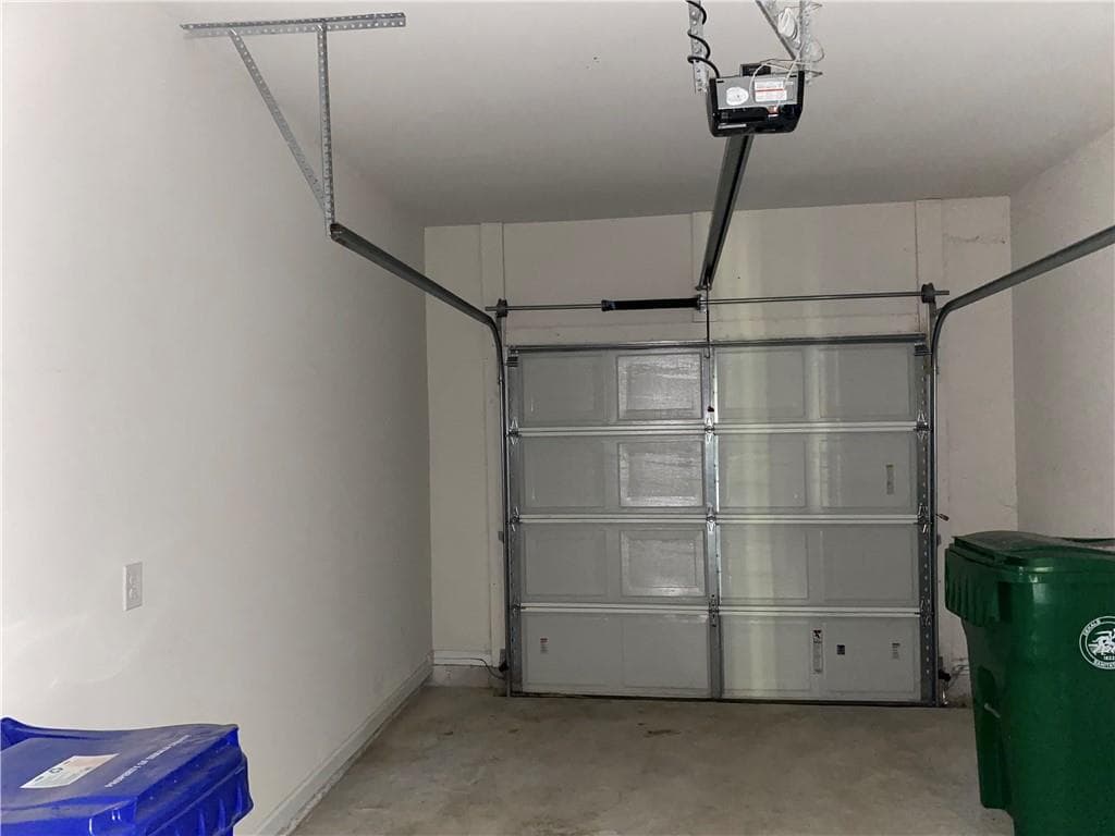 3 bedroom, 3 bathroom, 1,538 sq ft townhouse under contract at 7083 Gladstone Circle, Lithonia, GA 30038 — photo 4