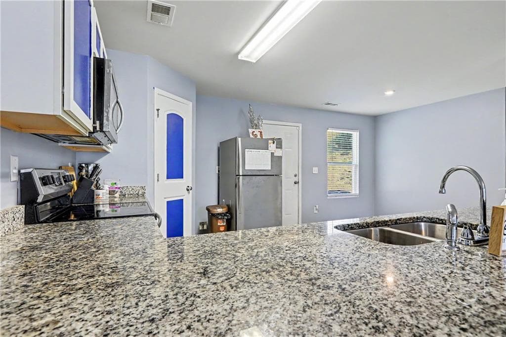 4 bedroom, 3 bathroom, 1,876 sq ft single family residence for sale at 1777 Robinson Court, Griffin, GA 30224 — photo 7
