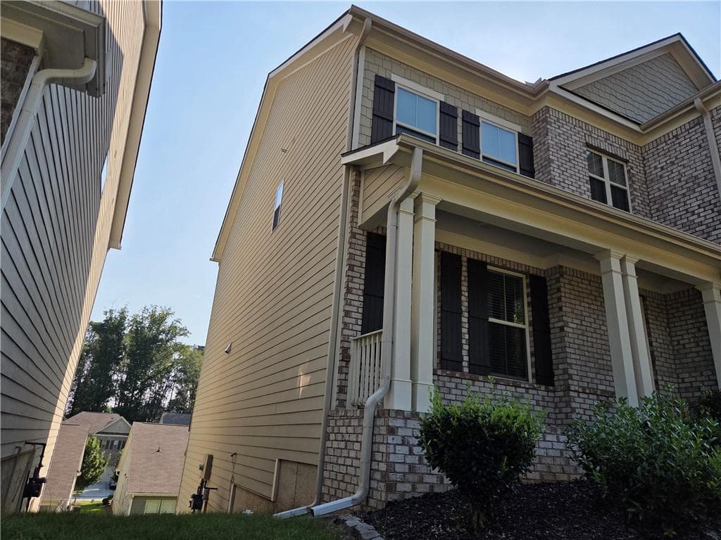4 bedroom, 3 bathroom, 2,996 sq ft single family residence under contract at 2034 Britt Drive, Snellville, GA 30078 — photo 2