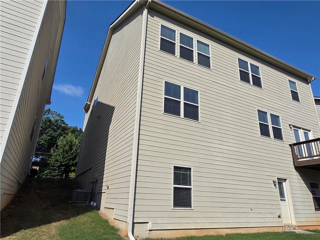 4 bedroom, 3 bathroom, 2,996 sq ft single family residence under contract at 2034 Britt Drive, Snellville, GA 30078 — photo 4