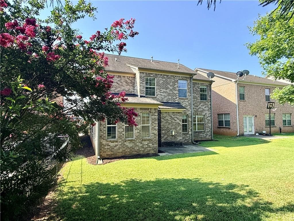 5 bedroom, 3 bathroom, 2,936 sq ft single family residence for sale at 582 Walkers Lane, Johns Creek, GA 30097 — photo 3