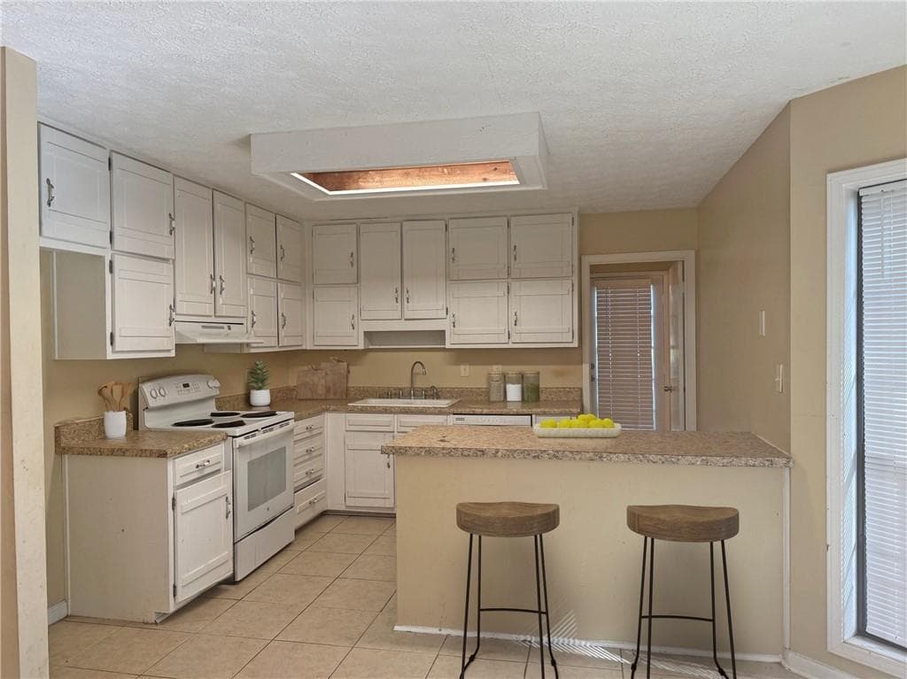 3 bedroom, 3 bathroom, 2,316 sq ft single family residence for sale at 9734 Dixon Industrial Boulevard, Jonesboro, GA 30236 — photo 5
