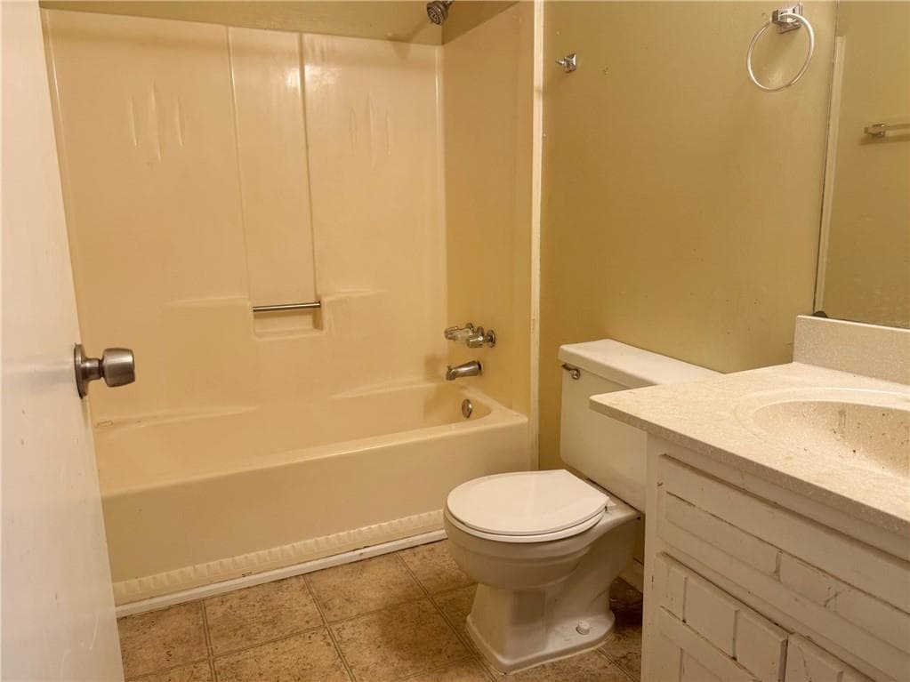 3 bedroom, 3 bathroom, 2,316 sq ft single family residence for sale at 9734 Dixon Industrial Boulevard, Jonesboro, GA 30236 — photo 7