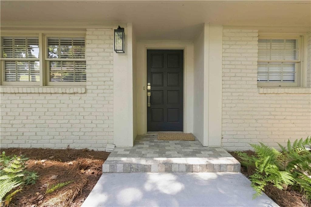 5 bedroom, 4 bathroom, 4,260 sq ft single family residence for sale at 6748 Brandon Mill Road, Sandy Springs, GA 30328 — photo 3