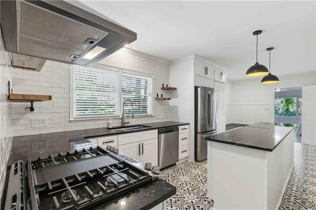 5 bedroom, 4 bathroom, 4,260 sq ft single family residence for sale at 6748 Brandon Mill Road, Sandy Springs, GA 30328 — photo 9