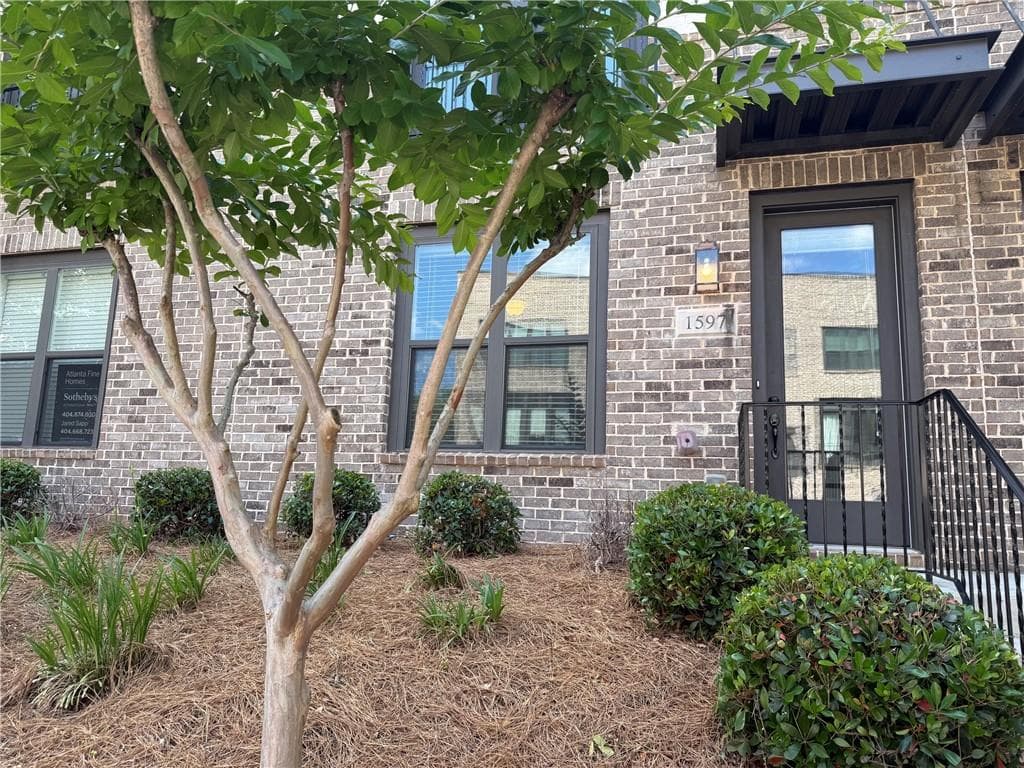 3 bedroom, 4 bathroom, 2,502 sq ft townhouse for sale at 1597 Aldworth Place, Atlanta, GA 30339