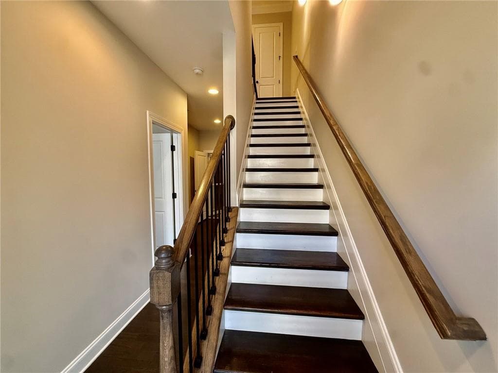 3 bedroom, 4 bathroom, 2,502 sq ft townhouse for sale at 1597 Aldworth Place, Atlanta, GA 30339 — photo 3