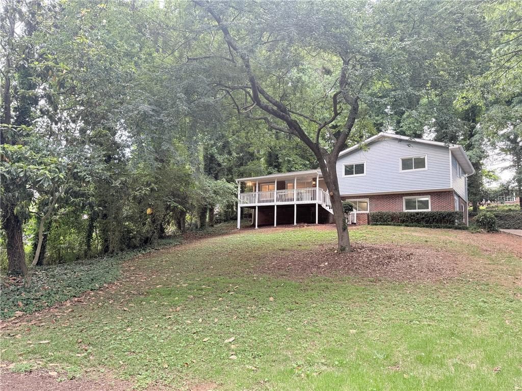 4 bedroom, 3 bathroom, 2,072 sq ft single family residence for sale at 5641 Stone Court, Stone Mountain, GA 30087 — photo 4