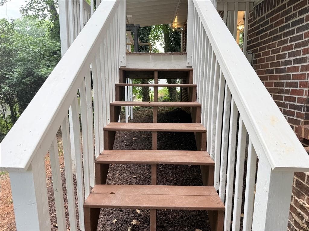 4 bedroom, 3 bathroom, 2,072 sq ft single family residence for sale at 5641 Stone Court, Stone Mountain, GA 30087 — photo 7