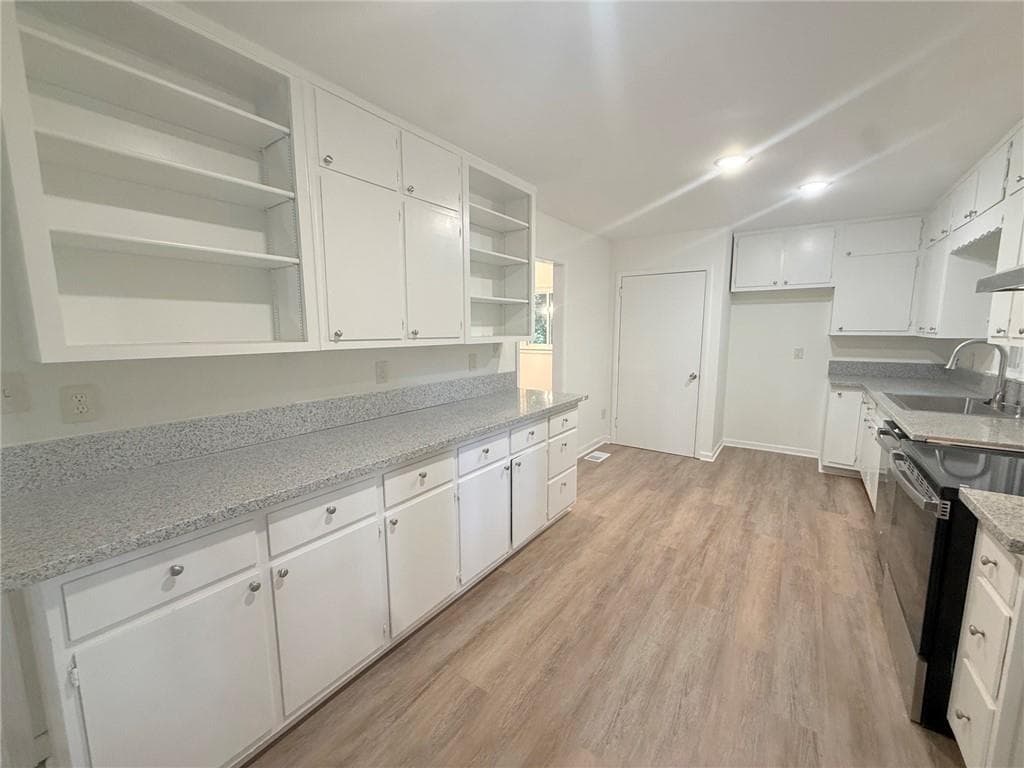 4 bedroom, 3 bathroom, 2,072 sq ft single family residence for sale at 5641 Stone Court, Stone Mountain, GA 30087 — photo 10