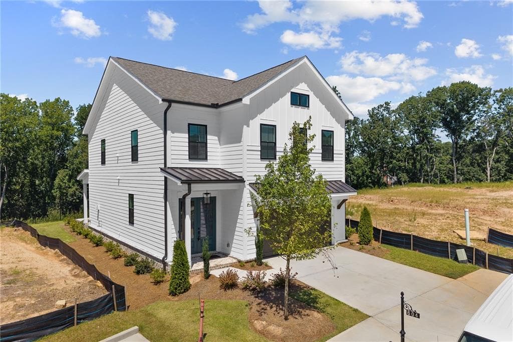 3 bedroom, 3 bathroom, 2,437 sq ft single family residence under contract at 604 Silva Street, Cumming, GA 30040 — photo 3