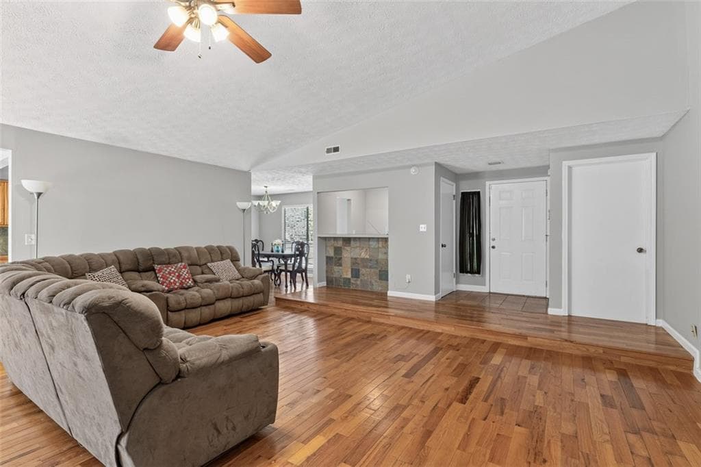 4 bedroom, 3 bathroom, 1,874 sq ft single family residence under contract at 8340 Beechwood Trace, Riverdale, GA 30274 — photo 3