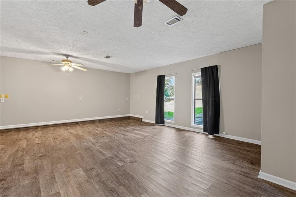 4 bedroom, 3 bathroom, 1,874 sq ft single family residence under contract at 8340 Beechwood Trace, Riverdale, GA 30274 — photo 9