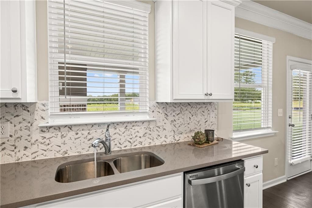 5 bedroom, 5 bathroom, 3,167 sq ft single family residence for sale at 8835 McKaskey Lane, Ball Ground, GA 30107 — photo 9