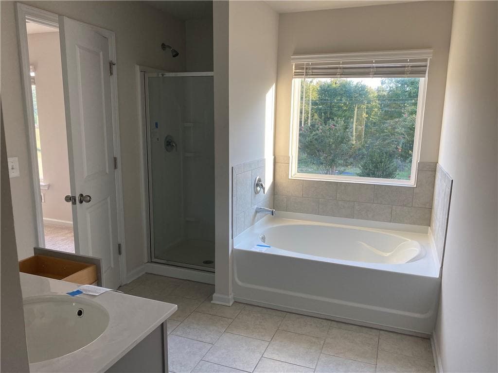 3 bedroom, 3 bathroom, 1,538 sq ft townhouse under contract at 7083 Gladstone Circle, Lithonia, GA 30038 — photo 9