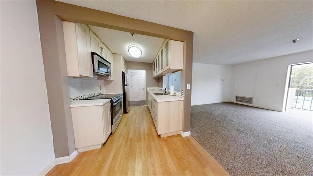 1 bedroom, 1 bathroom, 760 sq ft condominium for sale at 300 Johnson Ferry Road B311, Sandy Springs, GA 30328 — photo 2