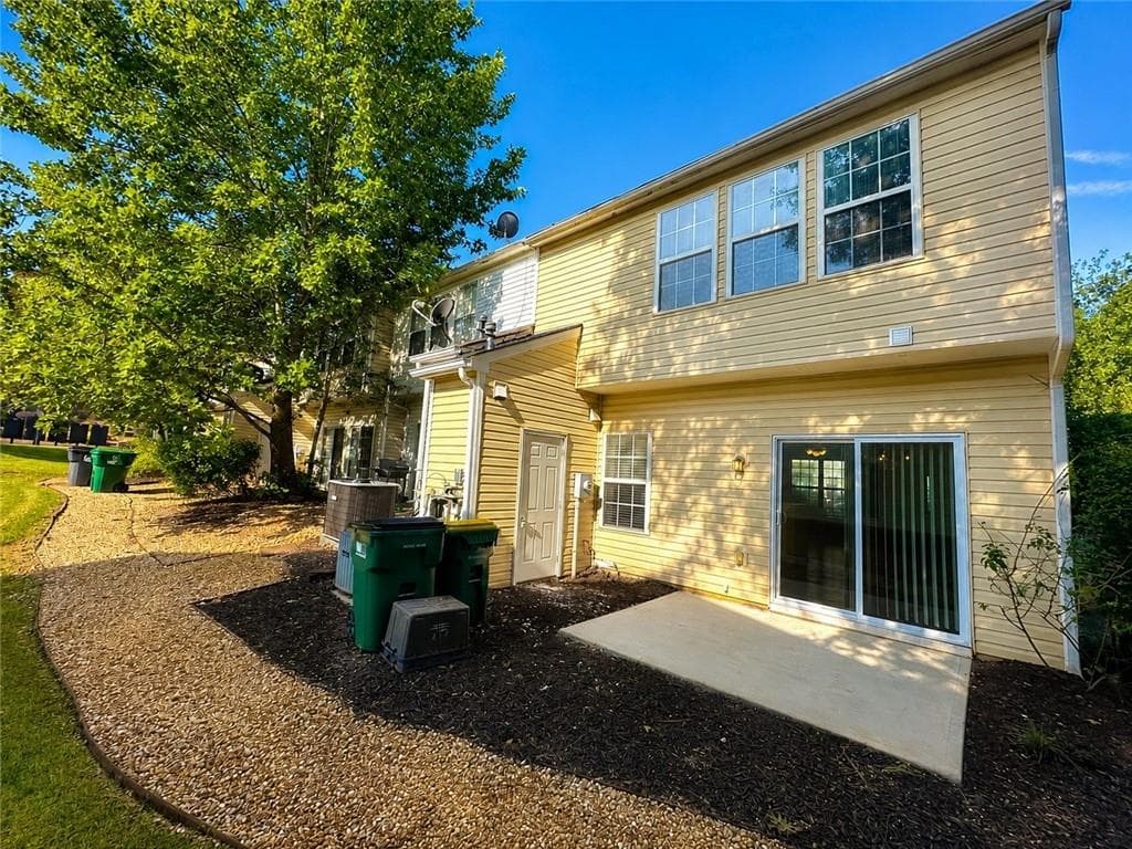 3 bedroom, 3 bathroom, 1,428 sq ft townhouse for sale at 5275 Reps Trace, Norcross, GA 30071 — photo 4