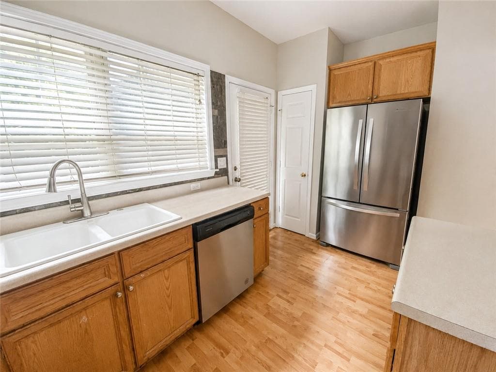 3 bedroom, 3 bathroom, 1,516 sq ft single family residence for sale at 1560 Anna Ruby Lane, Kennesaw, GA 30152 — photo 3