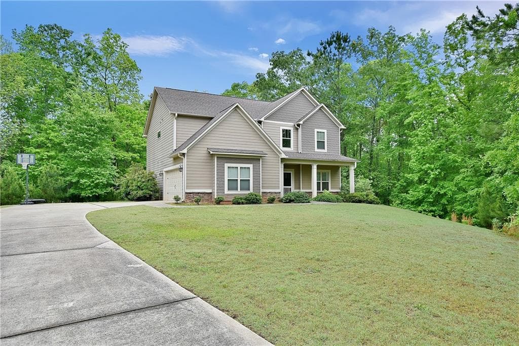 4 bedroom, 3 bathroom, 2,653 sq ft single family residence for rent at 115 Creek Pointe Drive, LaGrange, GA 30240 for $2,650 a month — photo 2