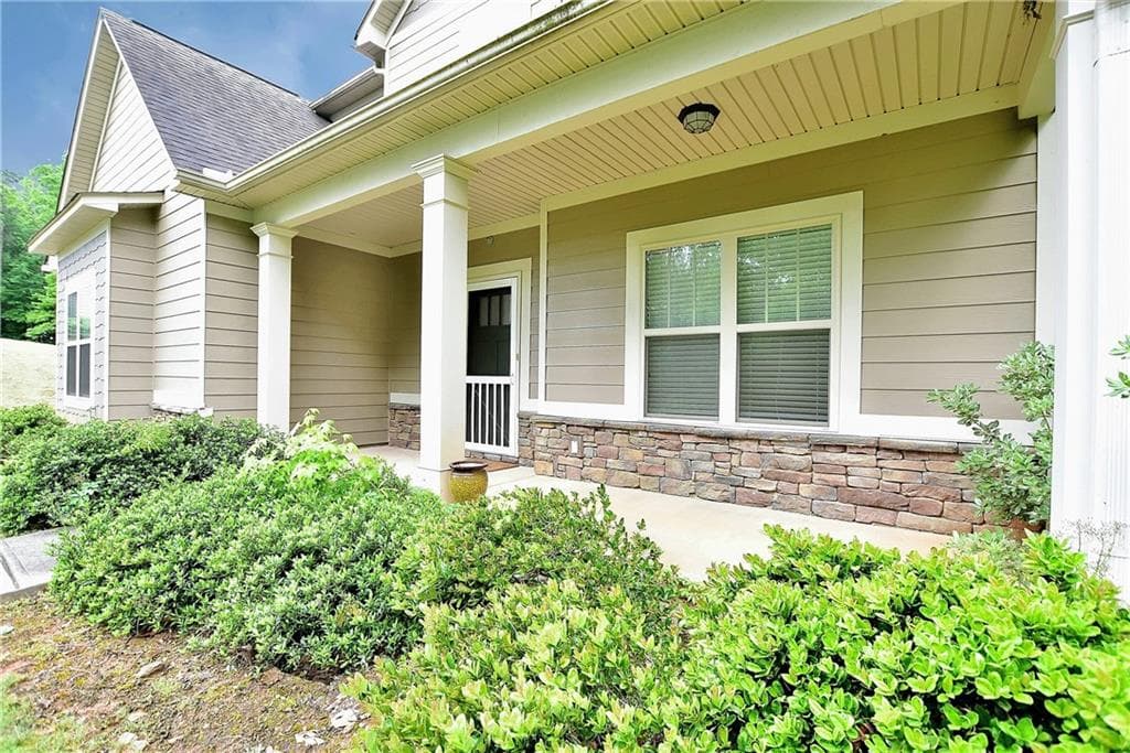 4 bedroom, 3 bathroom, 2,653 sq ft single family residence for rent at 115 Creek Pointe Drive, LaGrange, GA 30240 for $2,650 a month — photo 3