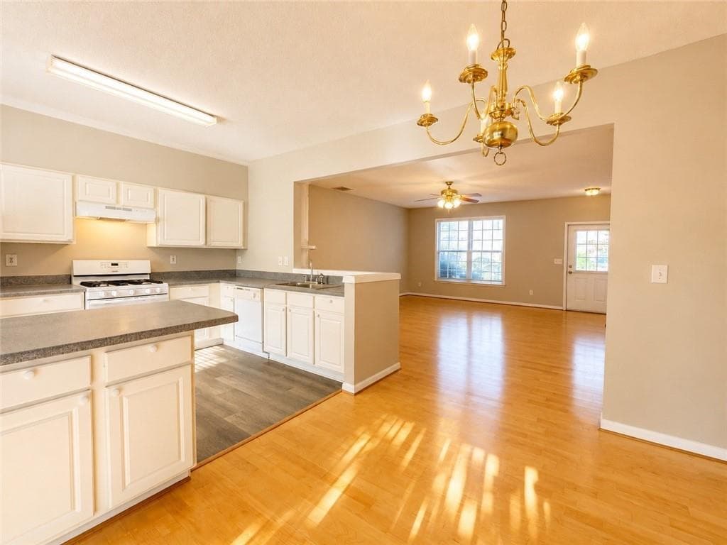 3 bedroom, 3 bathroom, 1,428 sq ft townhouse for sale at 5275 Reps Trace, Norcross, GA 30071 — photo 7
