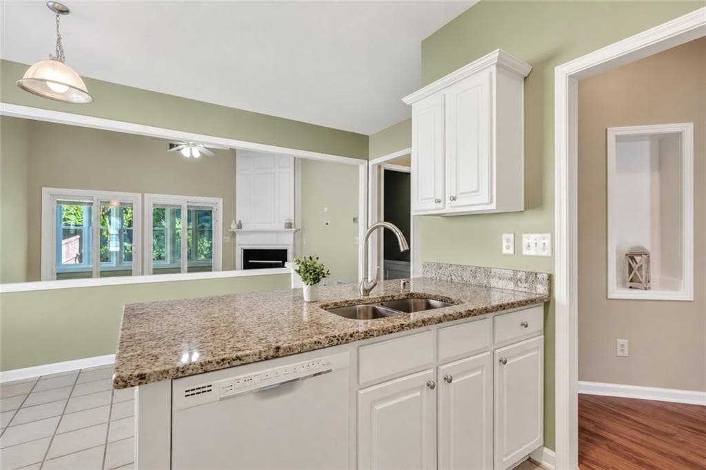 3 bedroom, 3 bathroom, 2,279 sq ft single family residence under contract at 127 Churchcliff Drive, Woodstock, GA 30188 — photo 7
