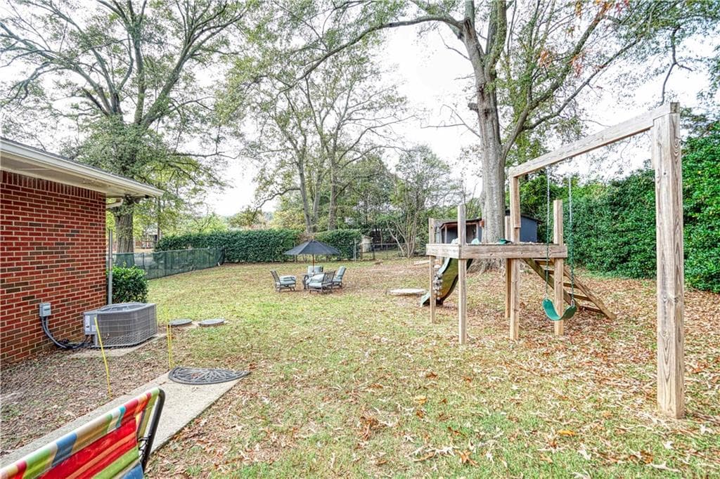 3 bedroom, 3 bathroom, 1,722 sq ft single family residence for sale at 680 Sherwood Drive, Jonesboro, GA 30236 — photo 6