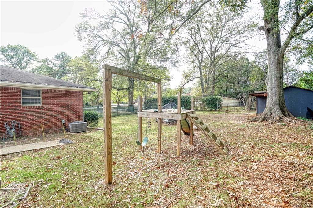 3 bedroom, 3 bathroom, 1,722 sq ft single family residence for sale at 680 Sherwood Drive, Jonesboro, GA 30236 — photo 7