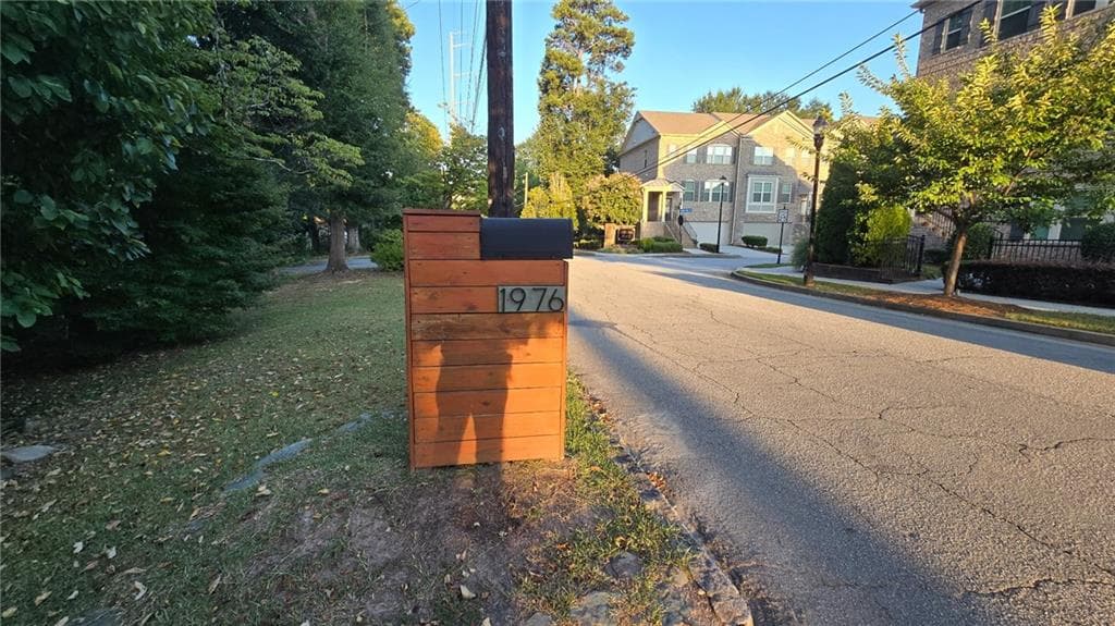 3 bedroom, 3 bathroom, 1,525 sq ft single family residence for sale at 1976 Dering Circle, Atlanta, GA 30345 — photo 8