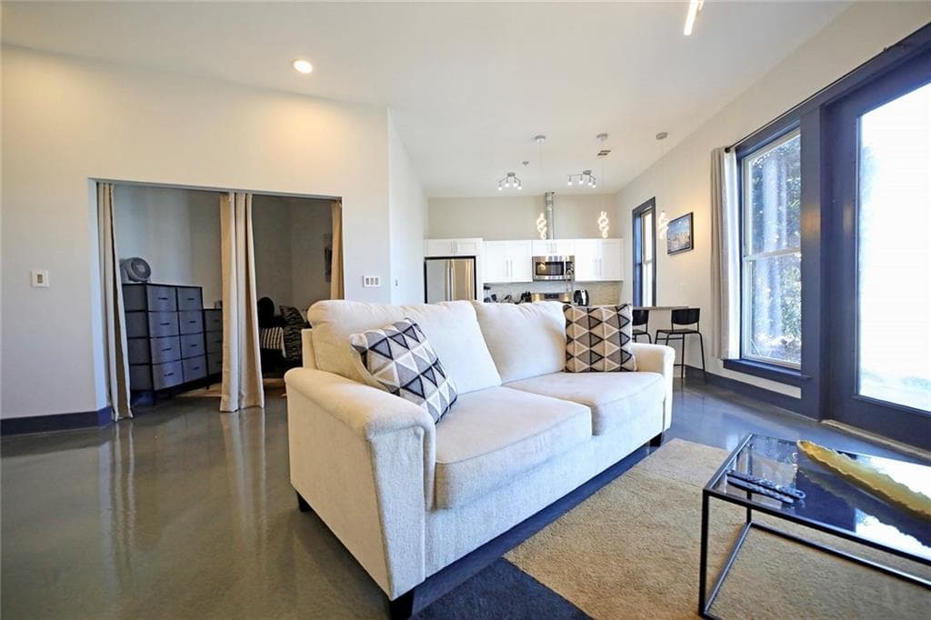 1 bedroom, 2 bathroom, 1,149 sq ft condominium for sale at 1195 Milton Terrace 1109, Atlanta, GA 30315 — photo 4