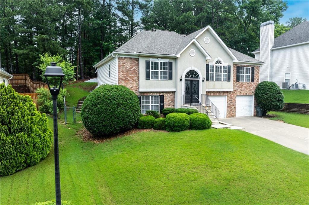 4 bedroom, 3 bathroom, 2,657 sq ft single family residence for sale at 1041 Soaring Drive, Marietta, GA 30062 — photo 2