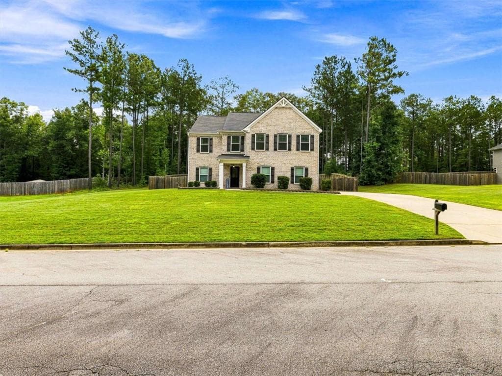 4 bedroom, 3 bathroom, 2,439 sq ft single family residence for sale at 180 Edinburgh Lane, Covington, GA 30016 — photo 3