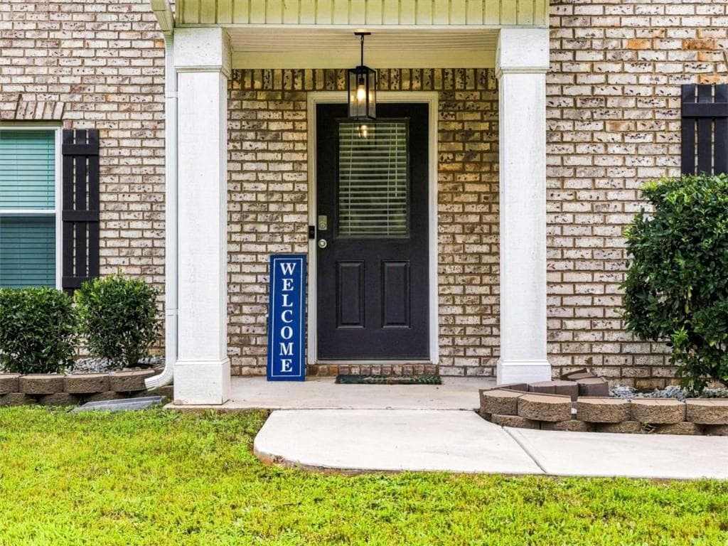 4 bedroom, 3 bathroom, 2,439 sq ft single family residence for sale at 180 Edinburgh Lane, Covington, GA 30016 — photo 5