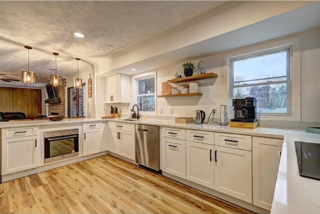 3 bedroom, 6 bathroom, 1,838 sq ft single family residence for rent at 457 Castleaire Drive, Stone Mountain, GA 30087 for $2,900 a month — photo 5